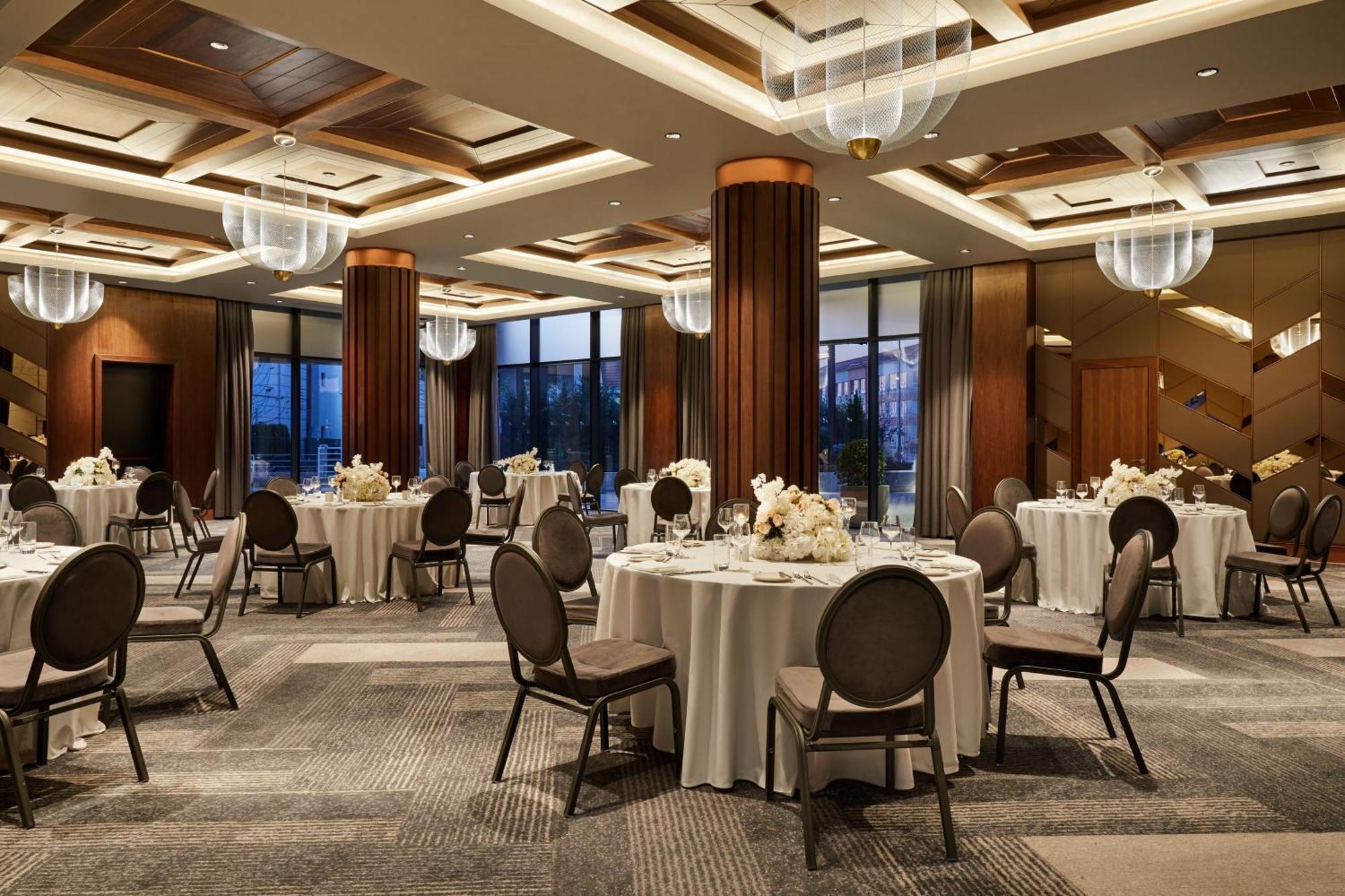 Four Points By Sheraton Prishtina City Pristina Exteriör bild